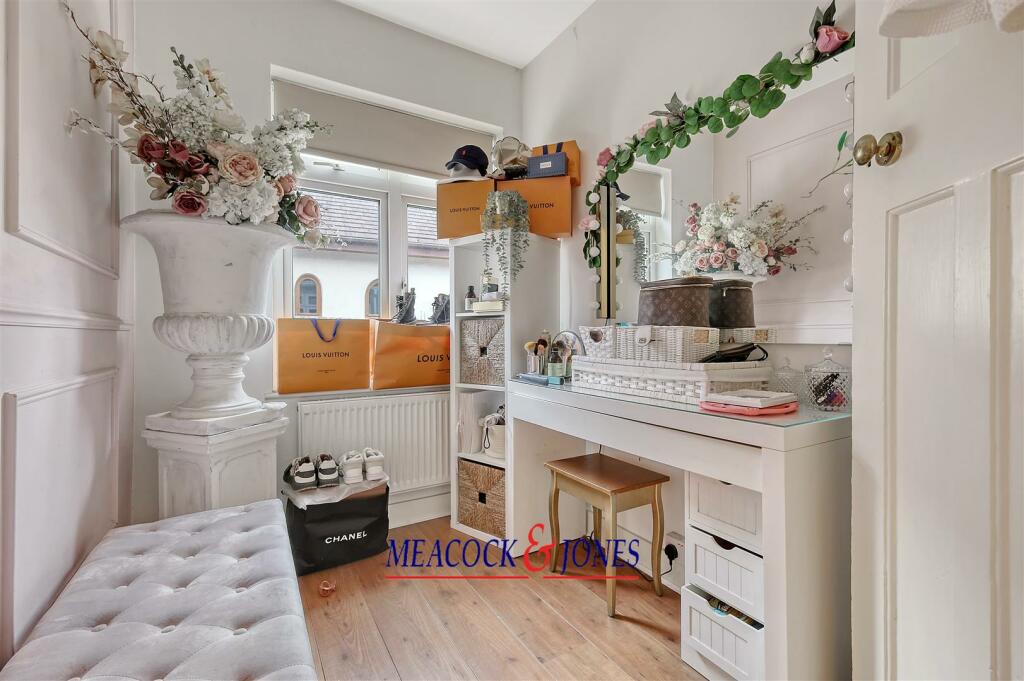 Additional property image - Chelmsford Road, Shenfield, Brentwood