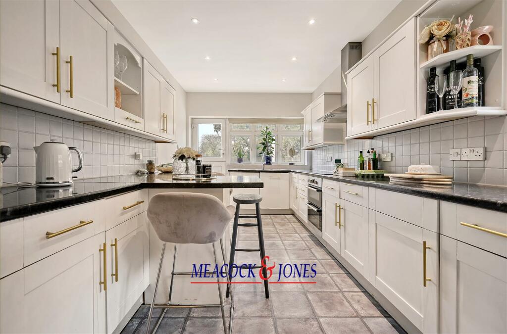 Additional property image - Chelmsford Road, Shenfield, Brentwood