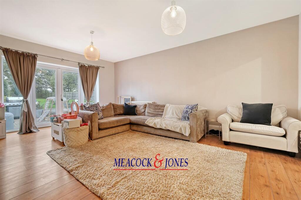 Additional property image - Chelmsford Road, Shenfield, Brentwood