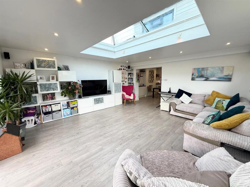 Additional property image - Oakland Gardens, Hutton, Brentwood