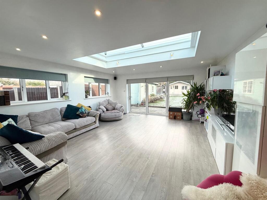 Additional property image - Oakland Gardens, Hutton, Brentwood