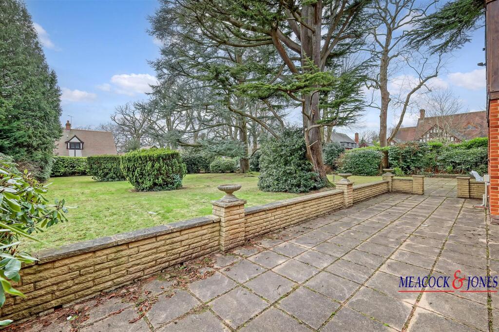 Additional property image - Roundwood Avenue, Hutton Mount, Brentwood