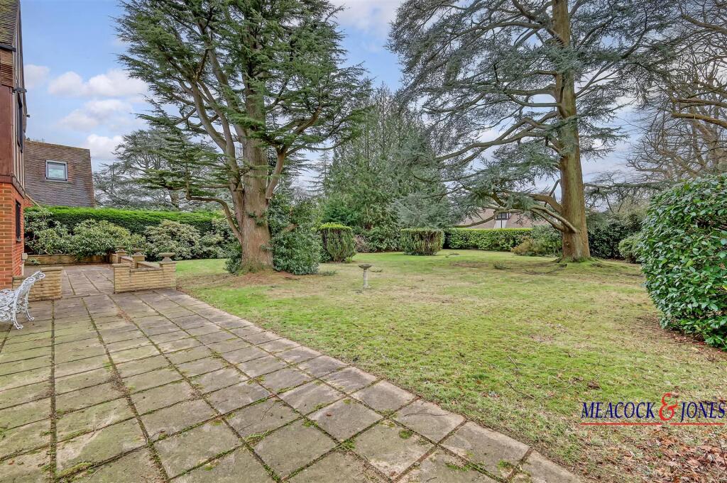 Additional property image - Roundwood Avenue, Hutton Mount, Brentwood