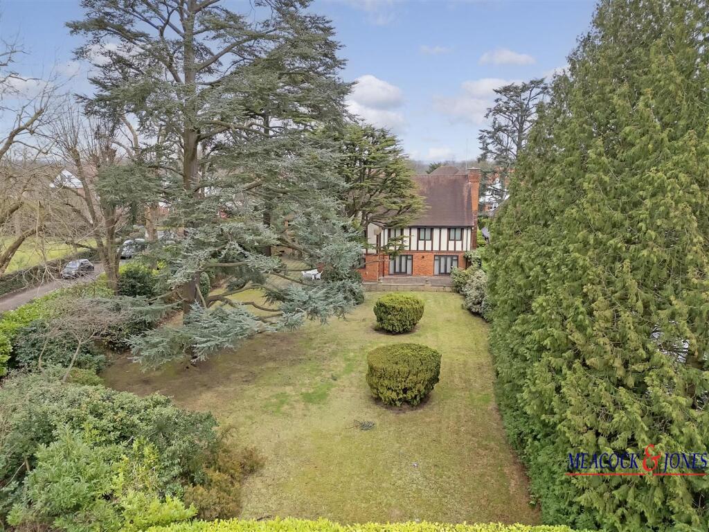 Additional property image - Roundwood Avenue, Hutton Mount, Brentwood