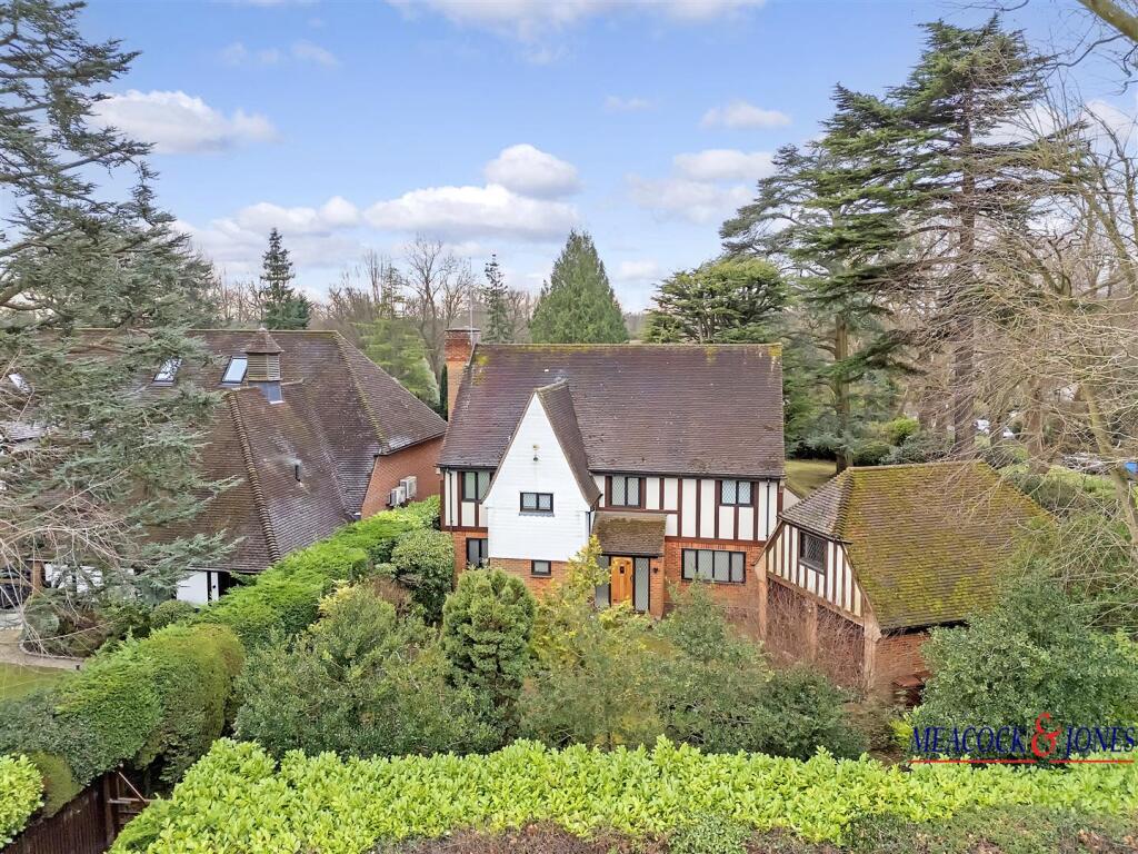 Additional property image - Roundwood Avenue, Hutton Mount, Brentwood