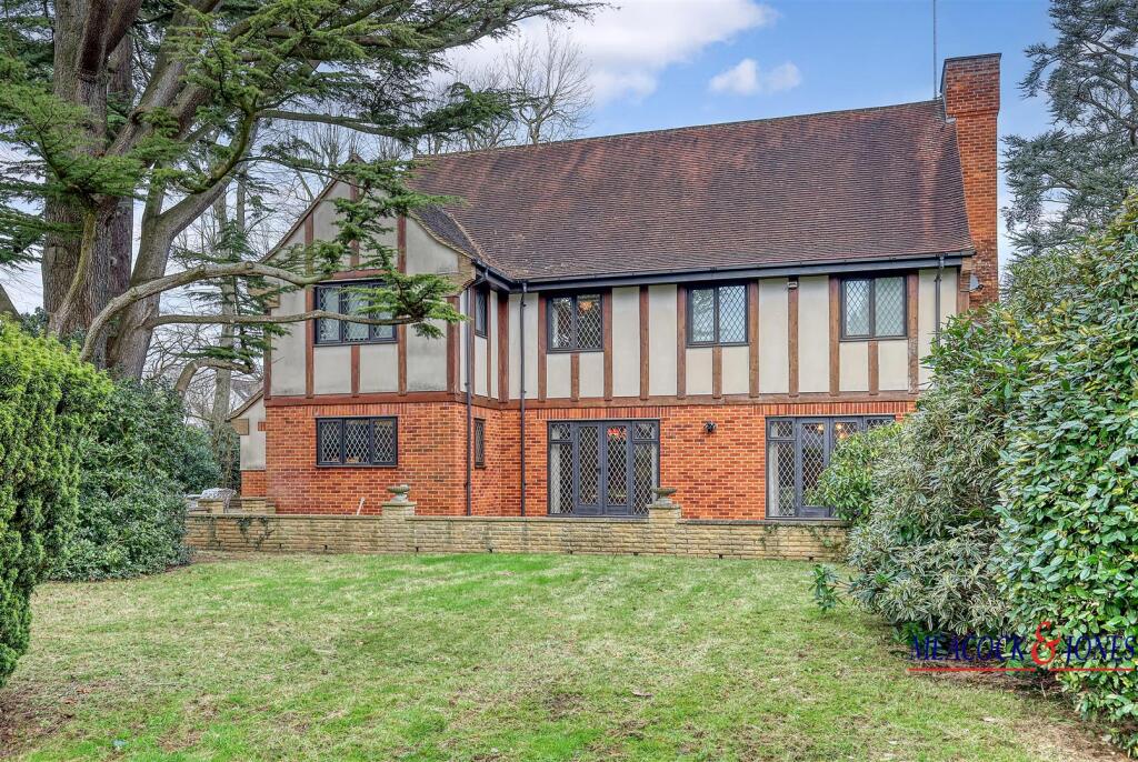 Additional property image - Roundwood Avenue, Hutton Mount, Brentwood