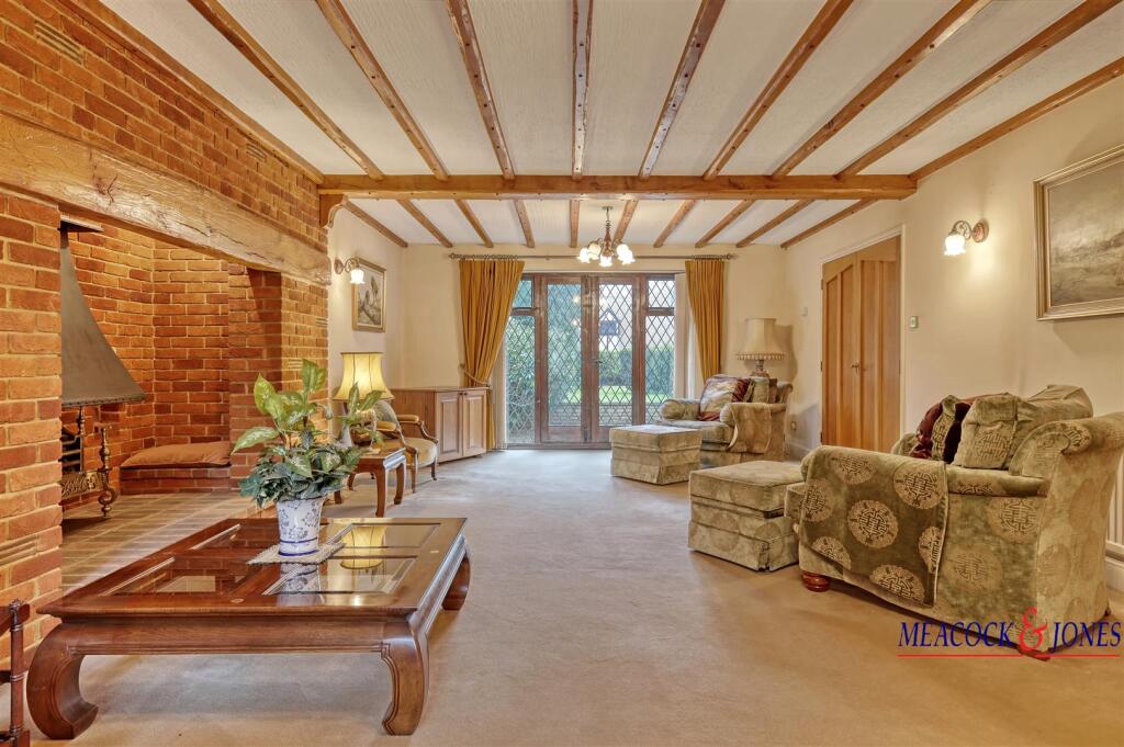 Additional property image - Roundwood Avenue, Hutton Mount, Brentwood