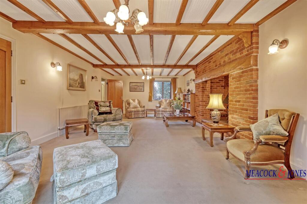 Additional property image - Roundwood Avenue, Hutton Mount, Brentwood