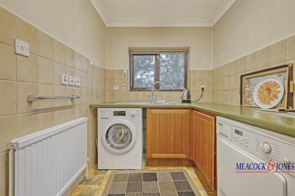 Additional property image - Roundwood Avenue, Hutton Mount, Brentwood