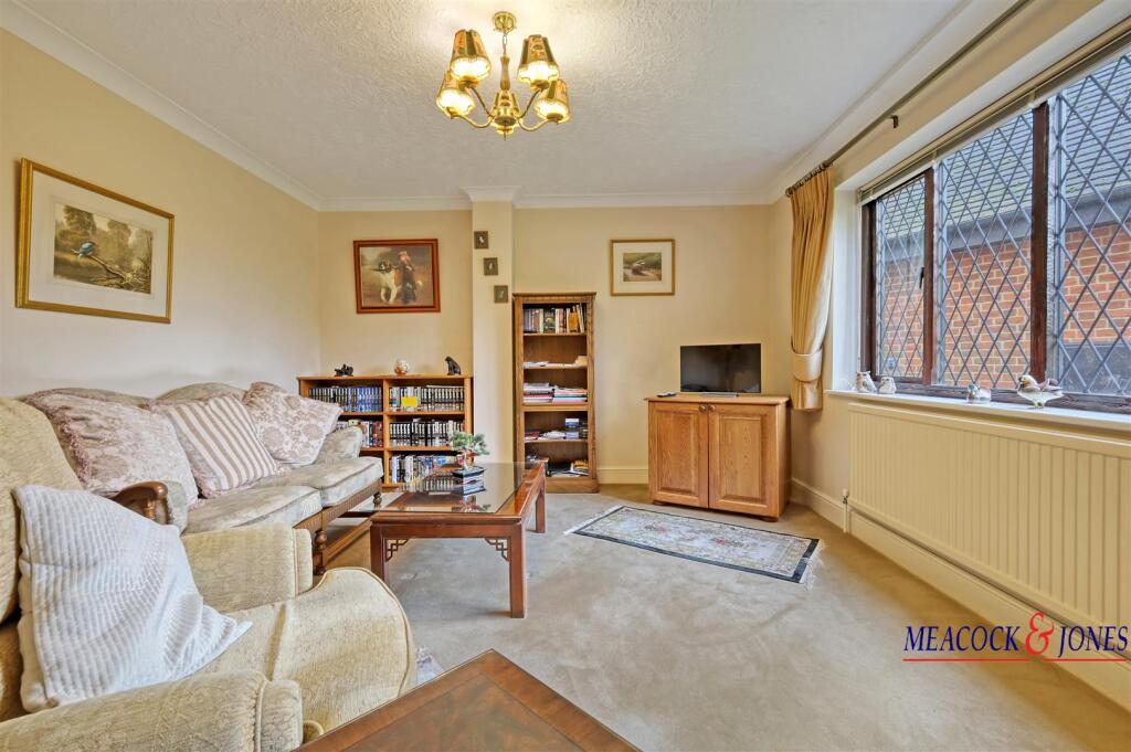 Additional property image - Roundwood Avenue, Hutton Mount, Brentwood