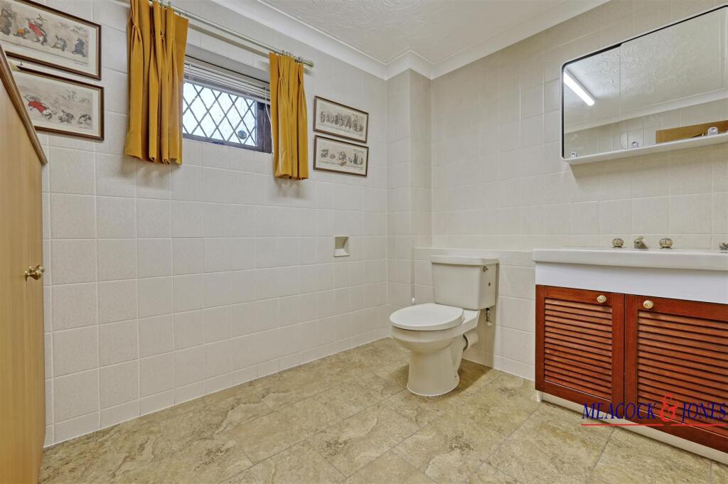 Additional property image - Roundwood Avenue, Hutton Mount, Brentwood