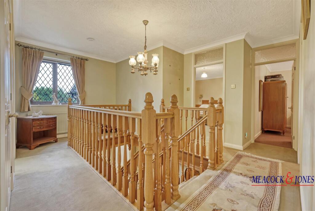 Additional property image - Roundwood Avenue, Hutton Mount, Brentwood