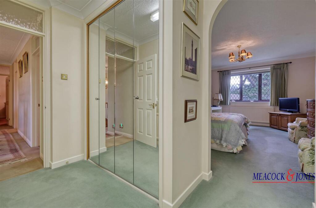 Additional property image - Roundwood Avenue, Hutton Mount, Brentwood