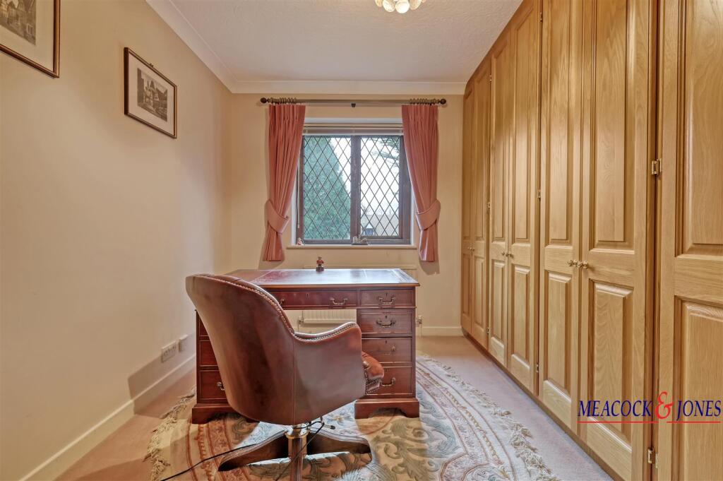 Additional property image - Roundwood Avenue, Hutton Mount, Brentwood