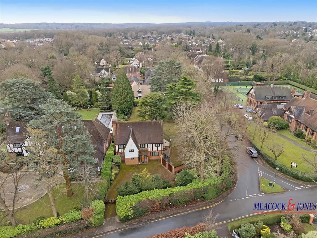 Additional property image - Roundwood Avenue, Hutton Mount, Brentwood