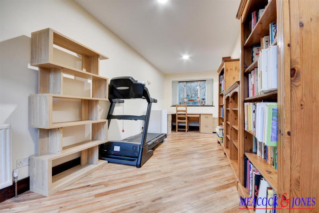 Additional property image - Challacombe Close, Hutton Mount, Brentwood