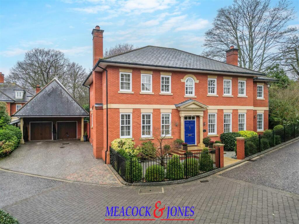 Main image of property: Thorndon Approach, Herongate, Brentwood