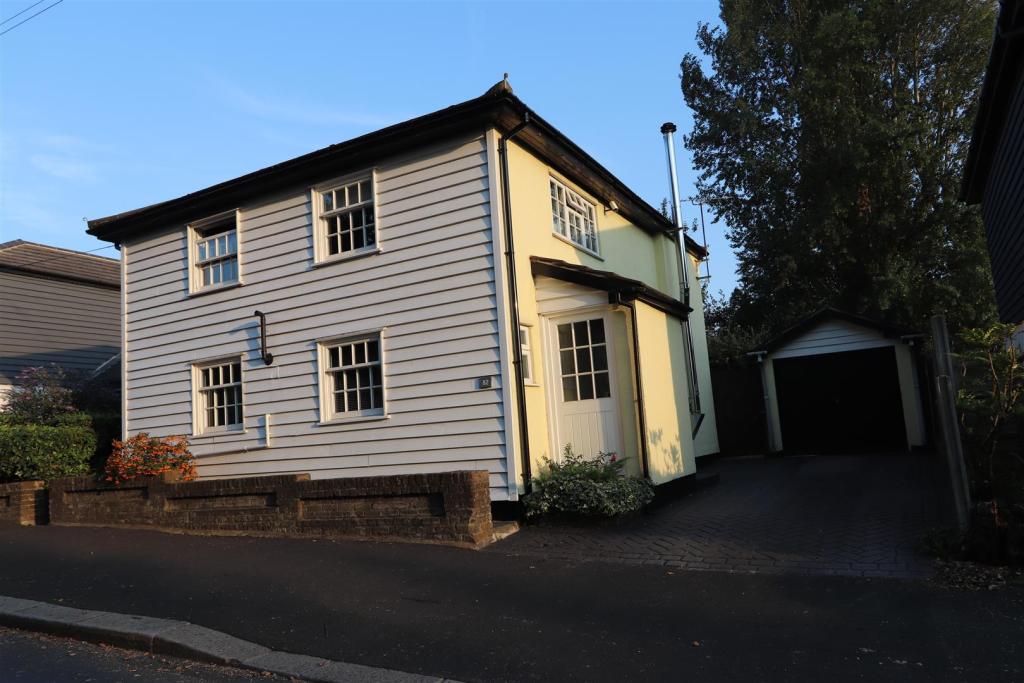 4 bedroom detached house for sale in London Road, Brentwood, CM14