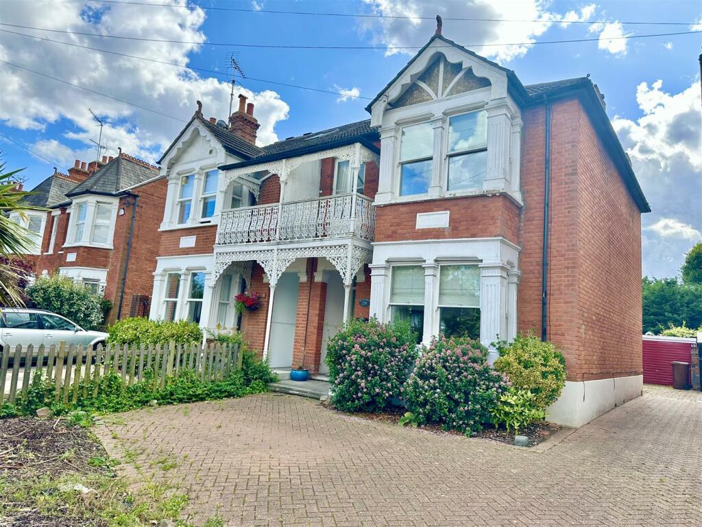 5 bedroom semidetached house for sale in Priests Lane, Old Shenfield