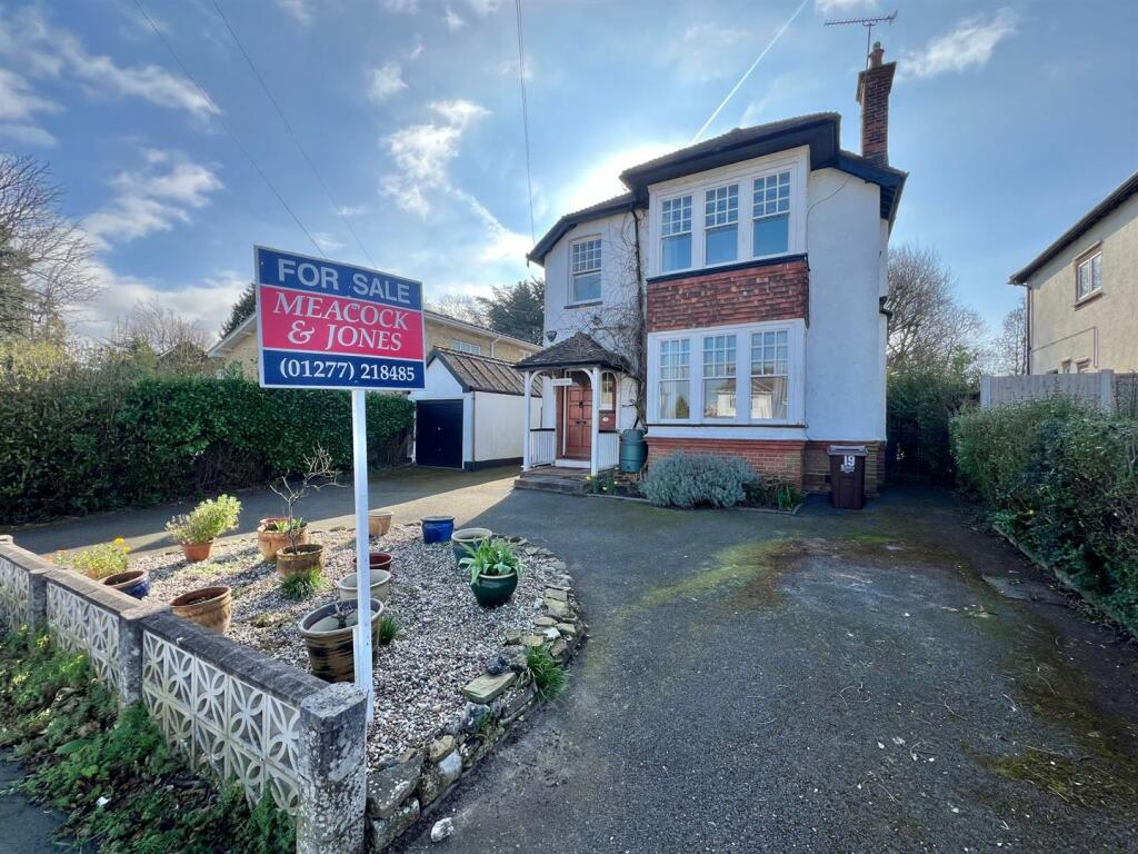 4 bedroom detached house for sale in Worrin Road, Old Shenfield