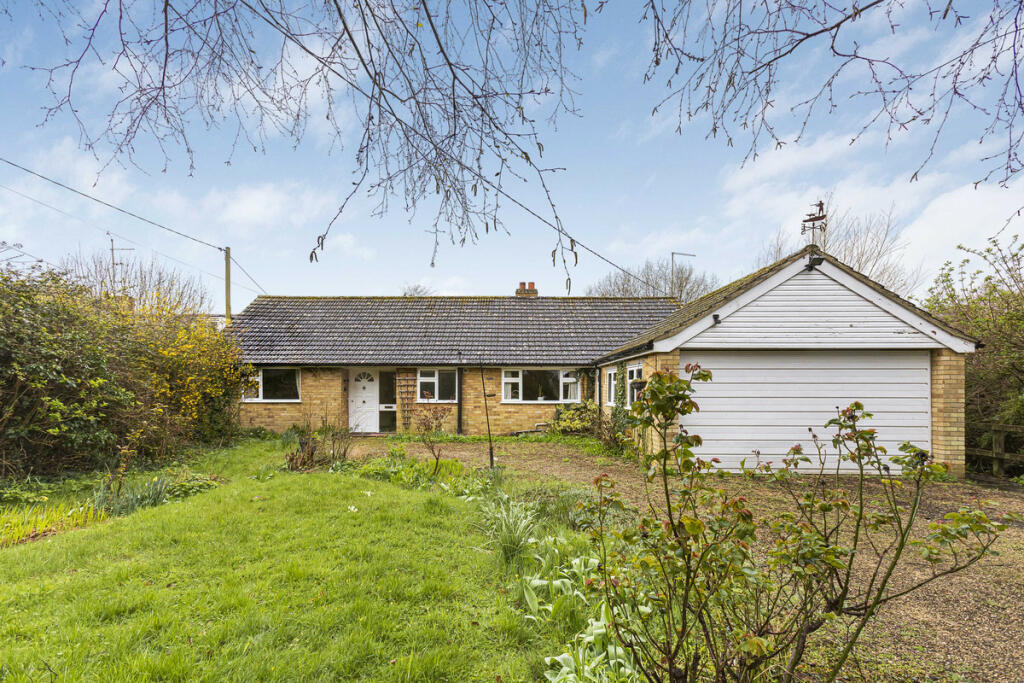 4 bedroom detached bungalow for sale in Manor Road, Towersey, OX9