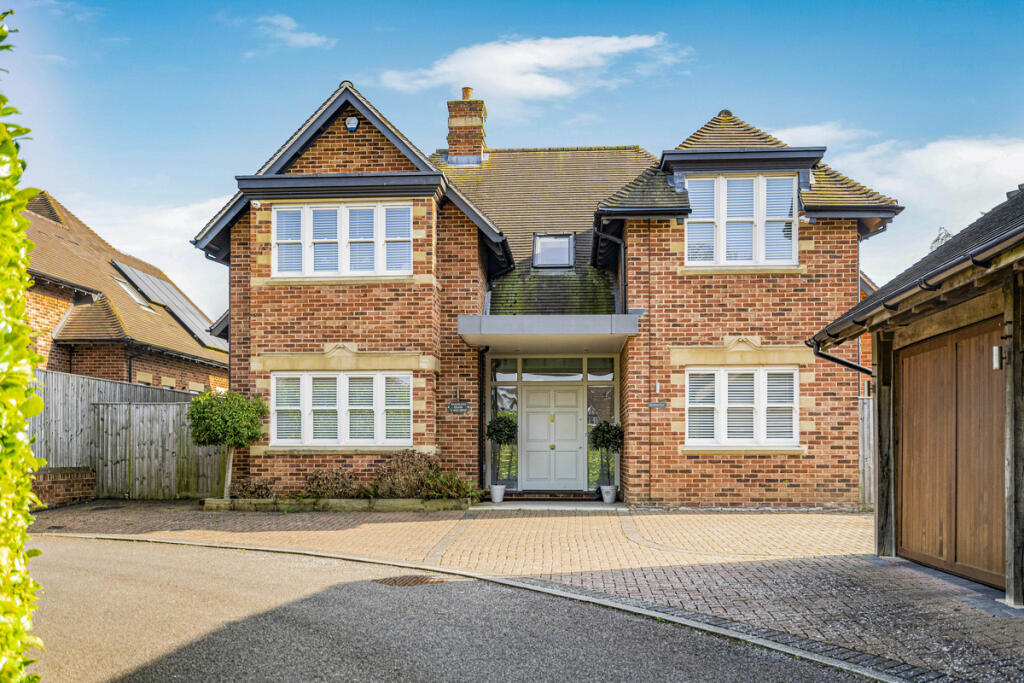 Main image of property: Vale View, Cumnor Hill, OX2