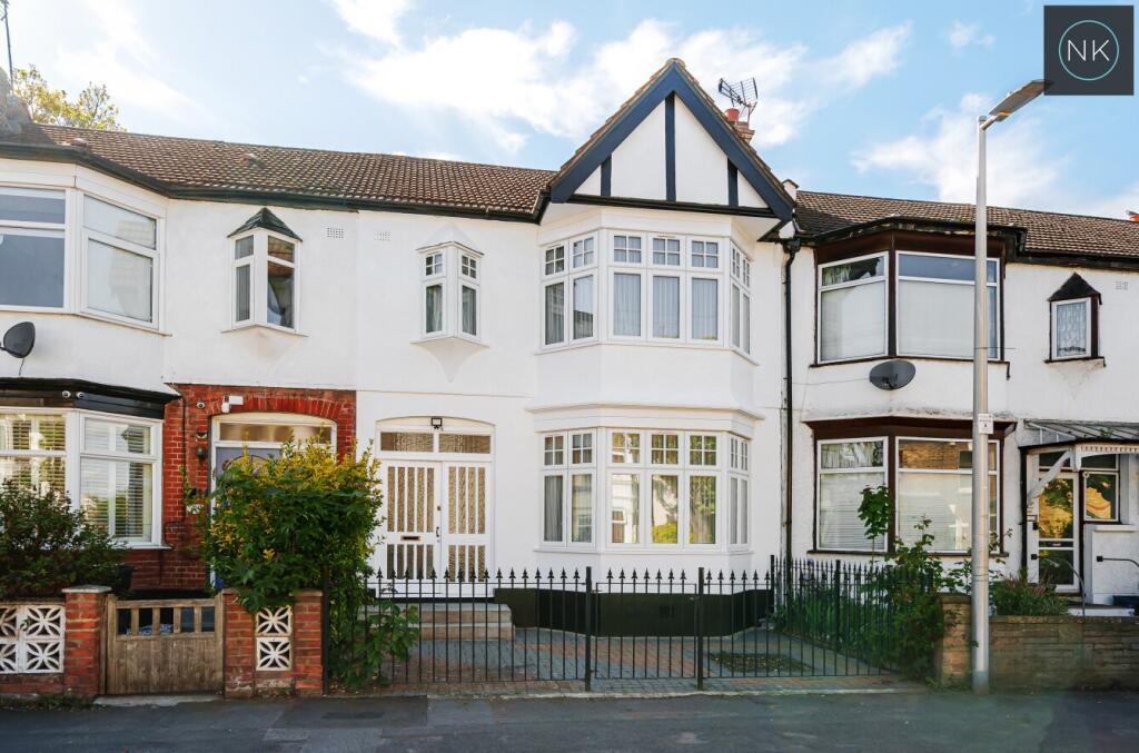 3 bedroom terraced house for sale in Primrose Road, South Woodford