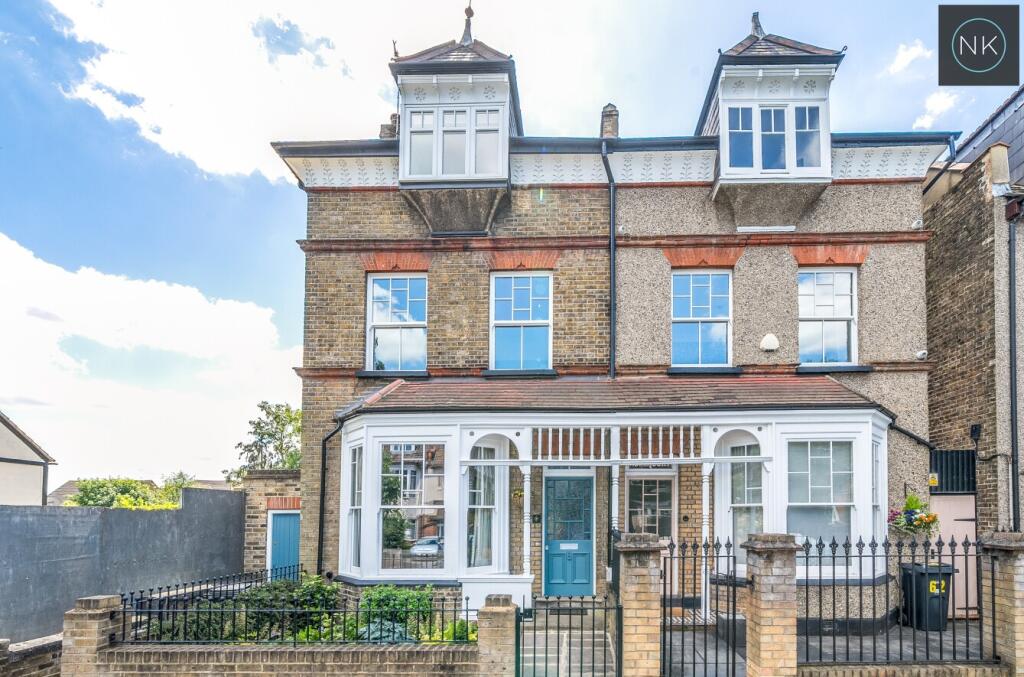 4 bedroom semidetached house for sale in Fullers Road, South Woodford