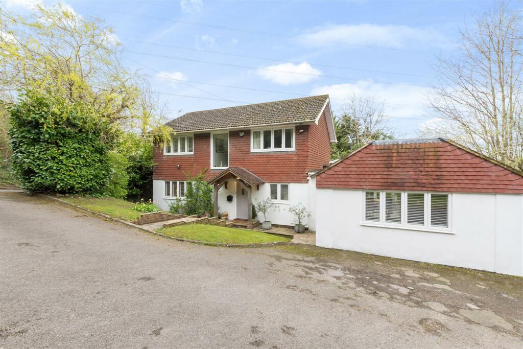 4 bedroom detached house for sale in Chelsfield Hill, Chelsfield, BR6