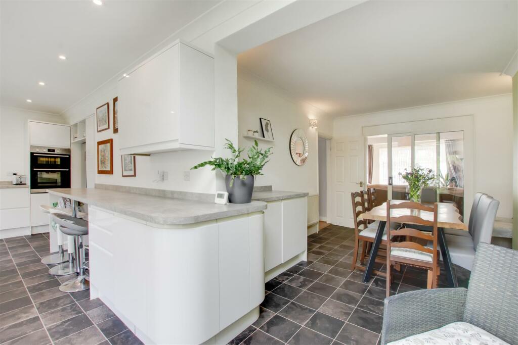 Additional property image - Sunray Avenue, Bromley