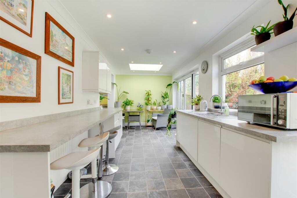 Additional property image - Sunray Avenue, Bromley