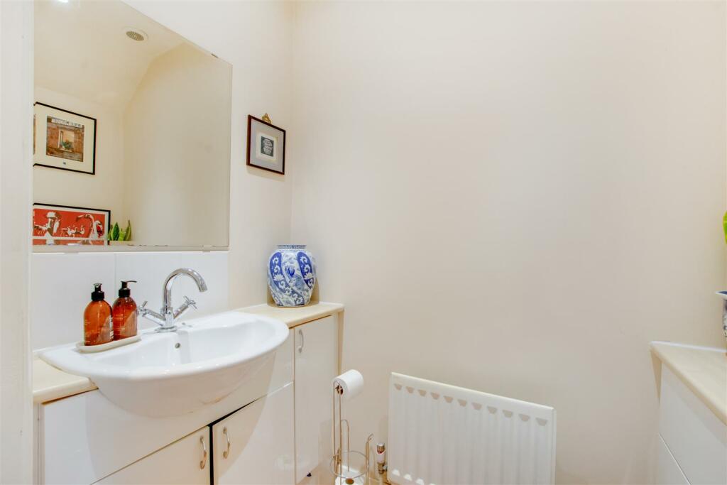 Additional property image - Sunray Avenue, Bromley