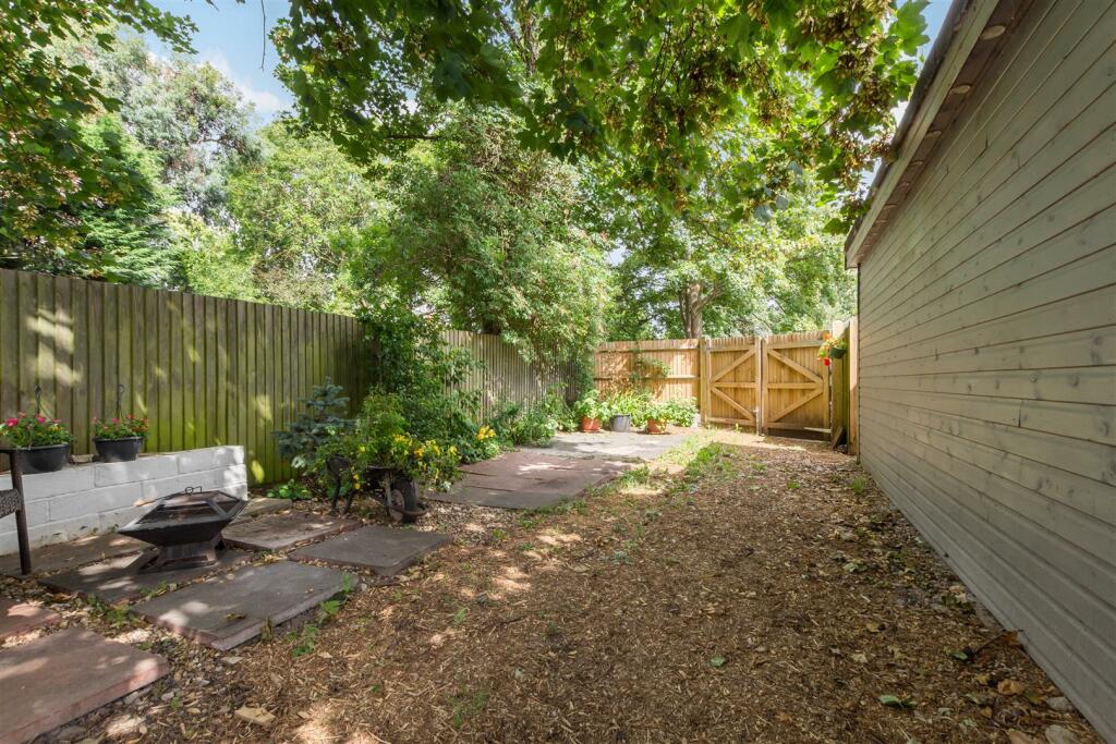 Additional property image - Sunray Avenue, Bromley