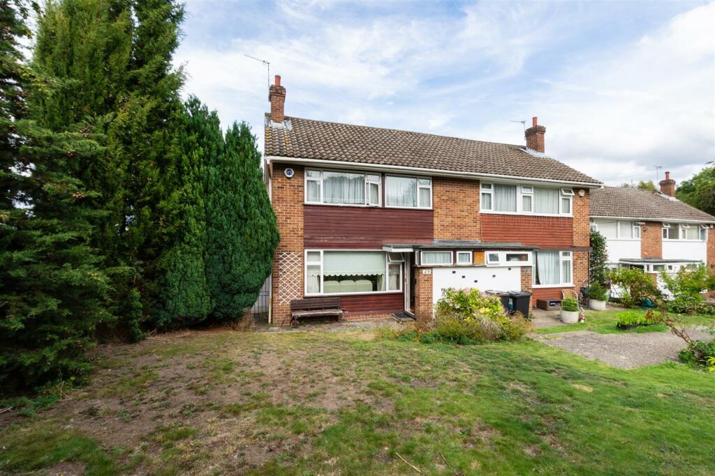 3 bedroom semidetached house for sale in Beechwood Avenue, Farnborough