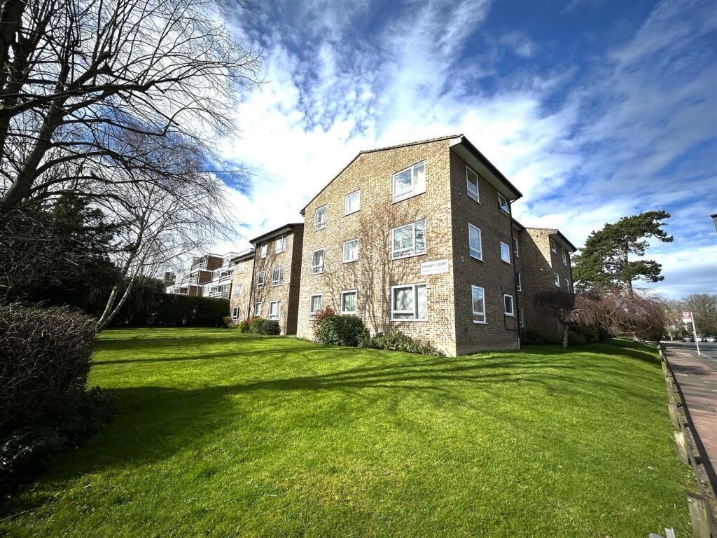 2 bedroom flat for sale in Westmoreland Road, Bromley, BR2
