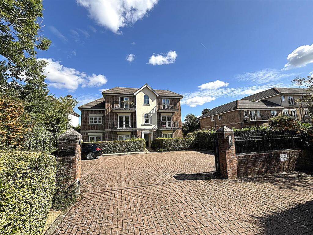 Main image of property: Woodview, 4 South Hill Road, Bromley