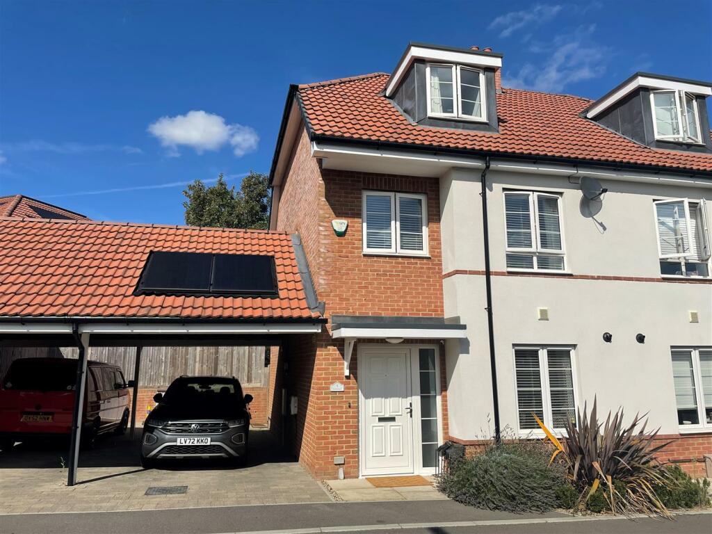 3 bedroom semidetached house for sale in Barden Grove, Orpington, BR5