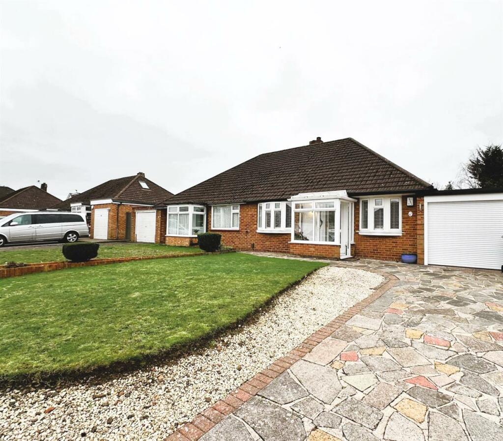 2 bedroom semidetached bungalow for sale in Derwent Drive, Petts Wood, BR5