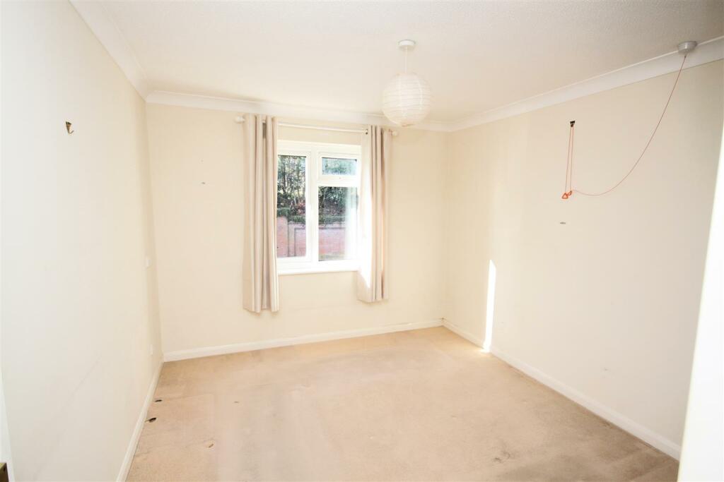 1 bedroom retirement property for sale in Forest Close, Chislehurst, BR7