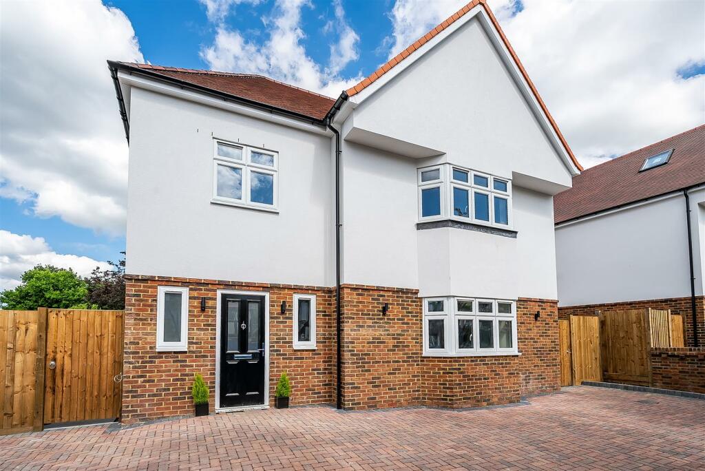 4 bedroom detached house for sale in Woodland Way, Petts Wood, BR5