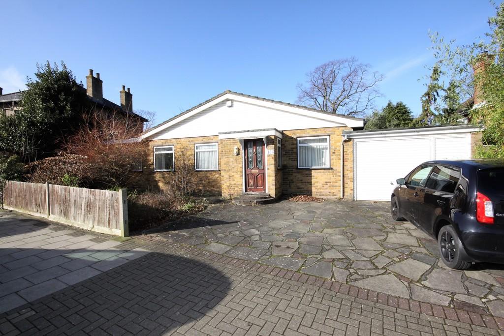 3 bedroom detached bungalow for sale in Gravel Road, Bromley, BR2