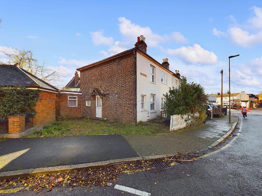 2 bedroom end of terrace house for sale in Palace Road, Bromley, Kent, BR1