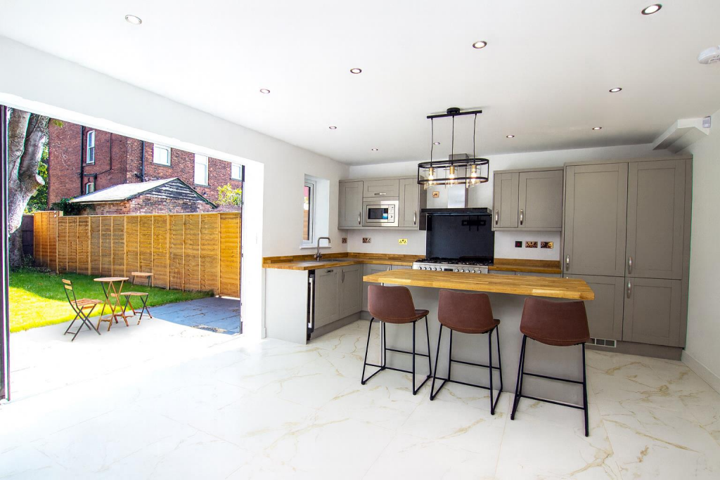 Main image of property: 'Holly House' St Albans Road