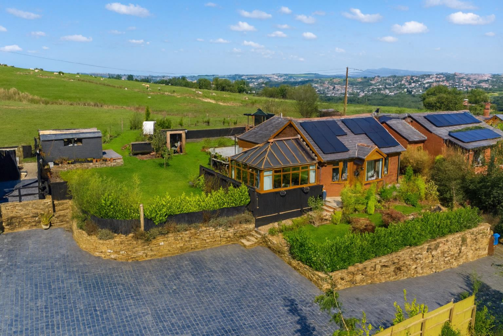 Main image of property: 'Bradda' Bog Height Road