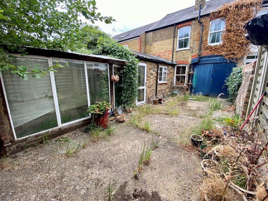 3 bedroom terraced house for sale in Queens Road, Berkhamsted, HP4