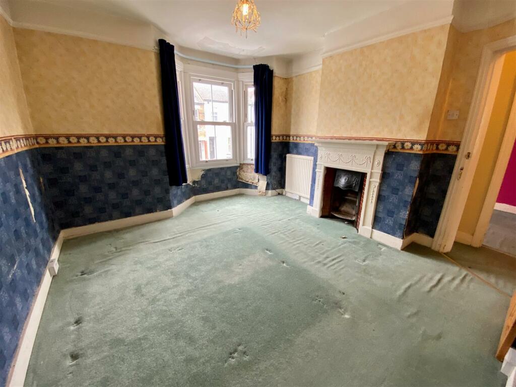 3 bedroom terraced house for sale in Queens Road, Berkhamsted, HP4
