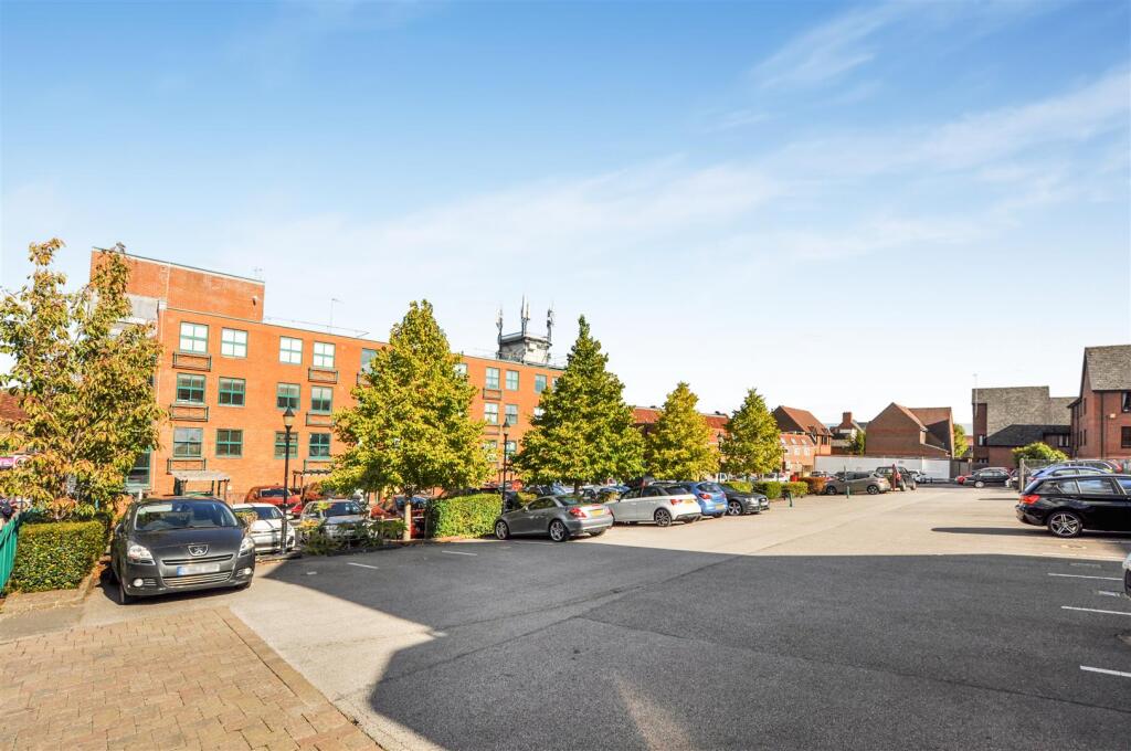 Main image of property: High Street, Berkhamsted