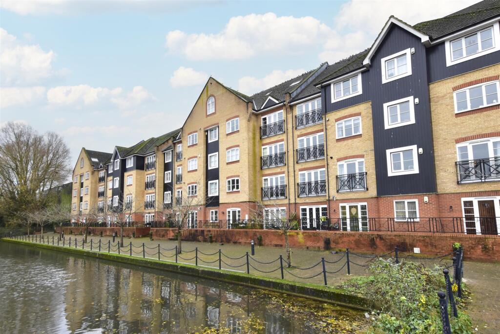 Main image of property: Stationers Place, Hemel Hempstead