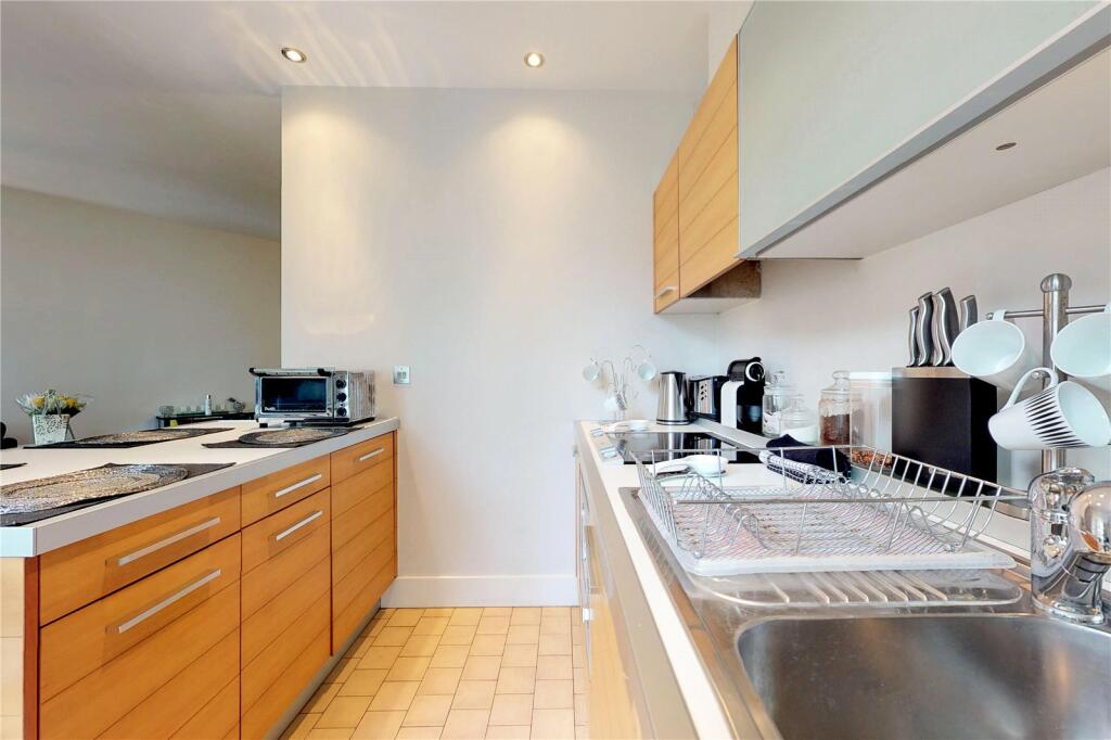 Studio flat for sale in Balmoral Apartments, Paddington, W2