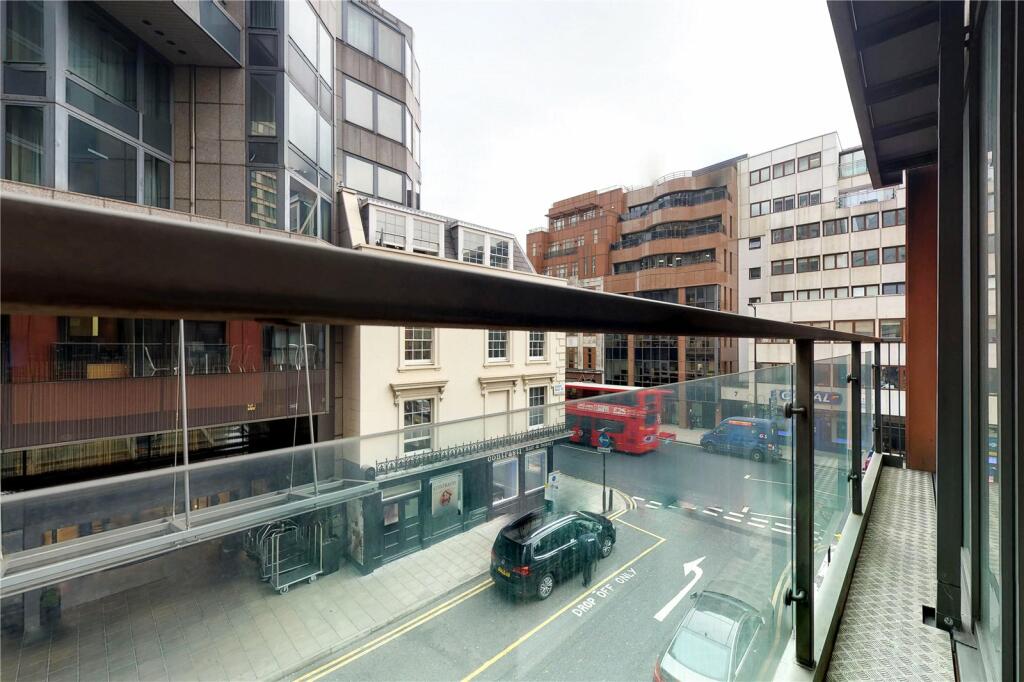 Studio flat for sale in Balmoral Apartments, Paddington, W2
